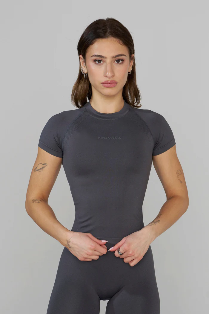 W446 Seamless Curve Compression Tee Charcoal // YoungLa